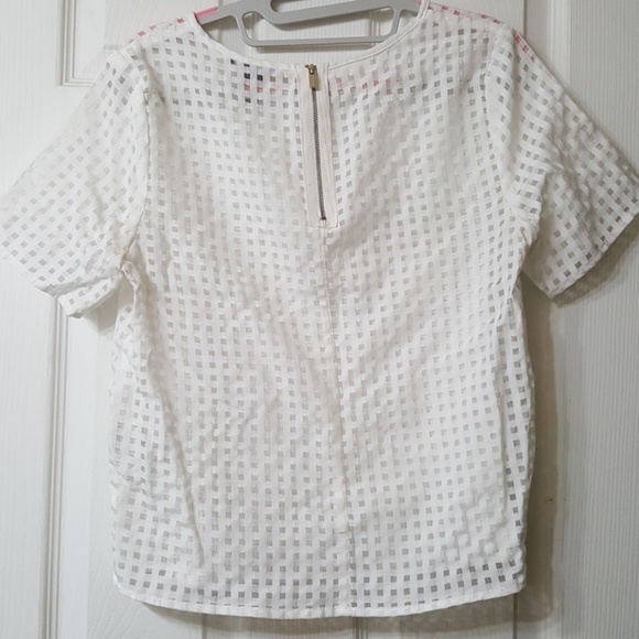 White top - Picture 3 of 3